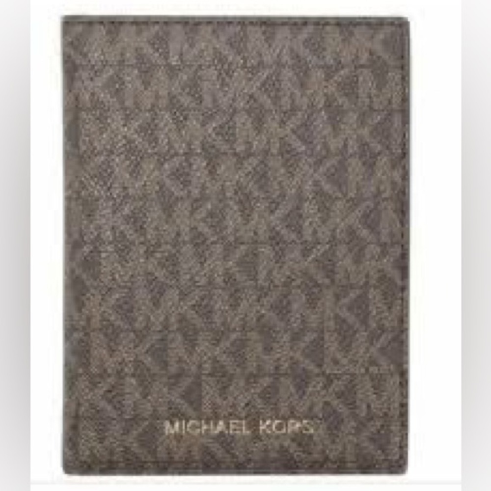 ✈️ 🛳️ NWOT Michael Kors Jet Set Travel Passport Holder Wallet - Brown